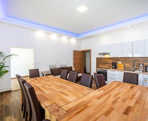 Incroyable appartement de 5 chambres en première ligne de mer dans la région de Zadar, juste en face des amarres de plaisance - pic 21