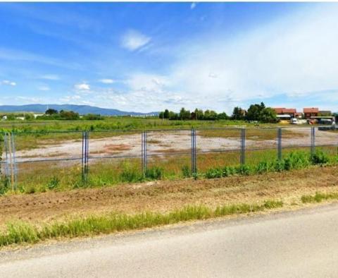 Terrain à bâtir dans la région de Velika Mlaka à côté de l'aéroport de Zagreb 