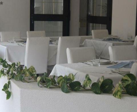 Hotel butikowy na sprzedaż w dzielnicy Basanija niedaleko Umagu, zaledwie 850 metrów od plaż - pic 8