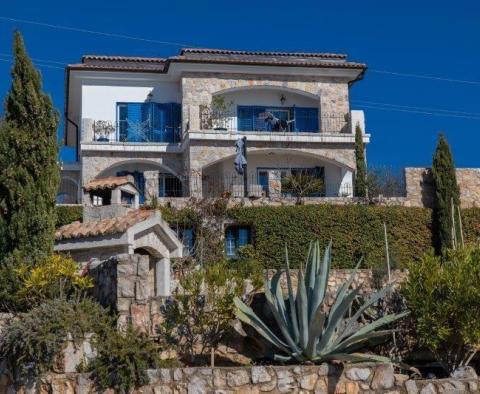Exclusive family villa with a beautiful panoramic sea view - pic 8