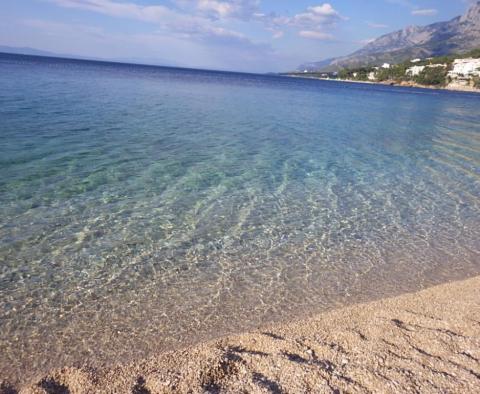 Grundstück mit älterem Haus zum Renovieren in Baska Voda, nur 150 Meter vom Strand entfernt - foto 8