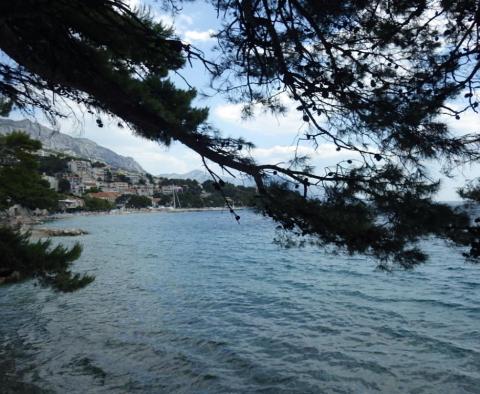 Grundstück mit älterem Haus zum Renovieren in Baska Voda, nur 150 Meter vom Strand entfernt - foto 10