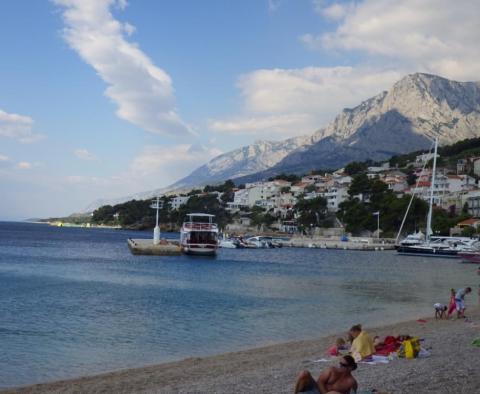 Land plot with older house for renovation in Baska Voda just 150 meters from the beach - pic 11