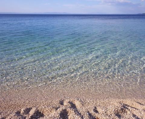 Terrain avec maison ancienne à rénover à Baska Voda à seulement 200 mètres de la plage - pic 7