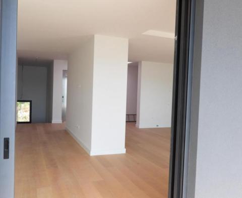 Luxury penthouse of 234.16 m2 with panoramic sea views in Costabella next to Hilton 5***** hotel - pic 13