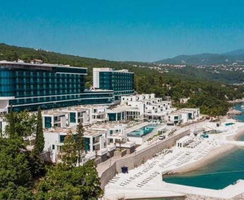 Luxury penthouse of 234.16 m2 with panoramic sea views in Costabella next to Hilton 5***** hotel - pic 2