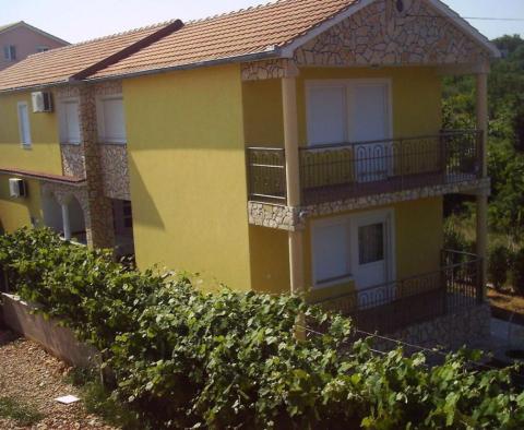 House of 5 apartments in Šilo, Dobrinj 