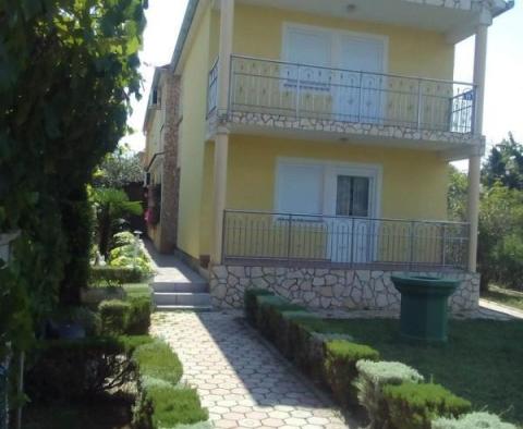 Maison de 5 appartements à Šilo, Dobrinj - pic 6