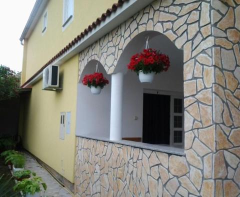 Haus mit 5 Wohnungen in Šilo, Dobrinj - foto 11
