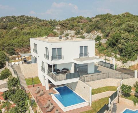 Modern stílusos villa Ciovón eladó - pic 28