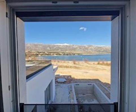 Deux villas similaires au premier rang de la mer dans la région de Zadar - pic 18