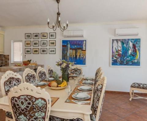 Luxusní vila v Marina, Trogir na první linii k moři - pic 20