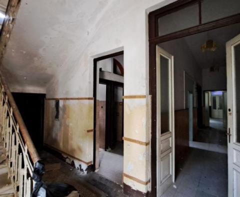 Villa for modernization in Lovran just 20 meters from the sea, with modernization project - pic 33