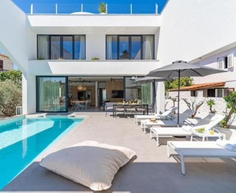 Superb villa of modern design in Supetar on Brac island 
