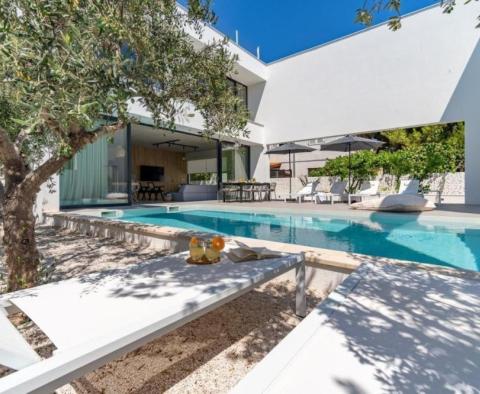 Superb villa of modern design in Supetar on Brac island - pic 20