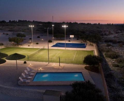 Magnificent hacienda on Brac island on 1 hectare of land, with tennis court, basketball court, soccer field, mini golf - pic 29