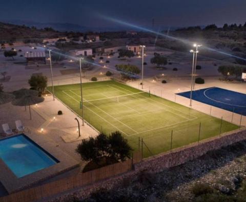 Magnificent hacienda on Brac island on 1 hectare of land, with tennis court, basketball court, soccer field, mini golf - pic 31