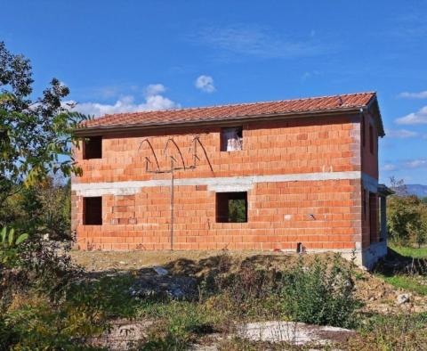 Villa mit einem großen Garten von 3200 qm. im Bau im Cerovlje-Tal - foto 2