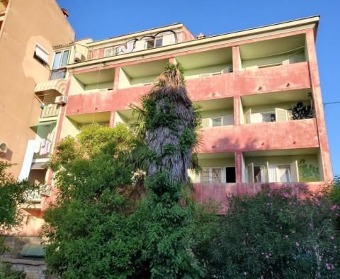 Property for renovation in Rovinj just 300 meters from the sea in Hotel Grand Park area - pic 8