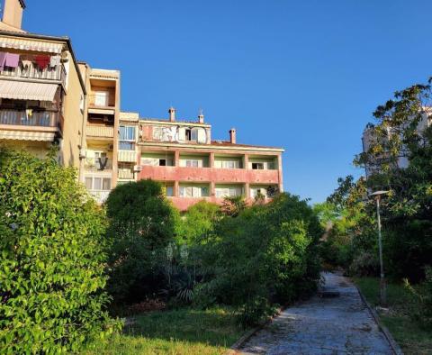 Property for renovation in Rovinj just 300 meters from the sea in Hotel Grand Park area - pic 2