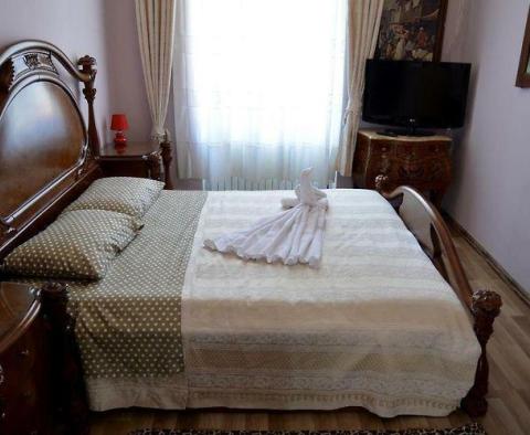 Просторный добротный дом в Каштаньере, Пула, в 2 км от моря - фото 8