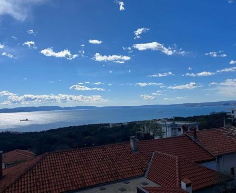 Maison jumelée de 5 appartements à Kostrena avec une vue imprenable sur la mer 