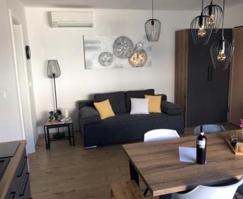 Фантастическая новая квартира на первой линии на продажу в Баньоле, Медулин, у пляжа - фото 9
