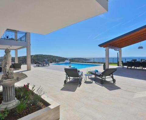 Remarkable villa for sale in Sevid just 200 meters from the sea - pic 25