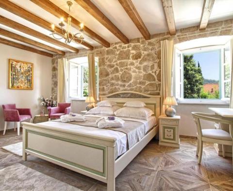 Nádherný 4**** palác na prodej v Cavtatu, pouhých 100 metrů od moře - pic 13