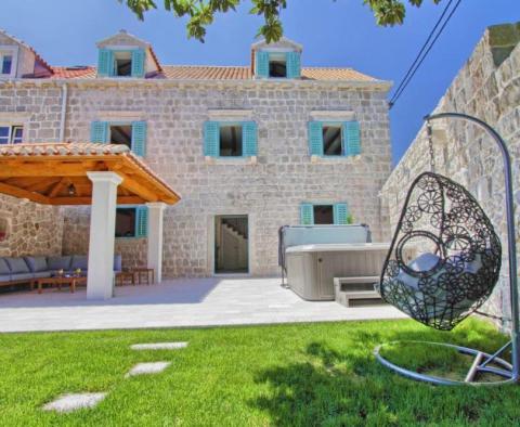 Nádherný 4**** palác na prodej v Cavtatu, pouhých 100 metrů od moře - pic 18