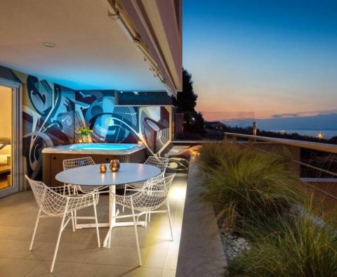 Замечательная новая квартира с видом на море на продажу в Сплите 