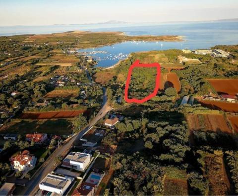Terrain avec projet de 10 villas à Liznjan proche de la mer 