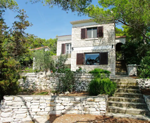 Villa au bord de l'eau à vendre sur l'île de Korcula, avec une vue fascinante sur la mer - pic 2