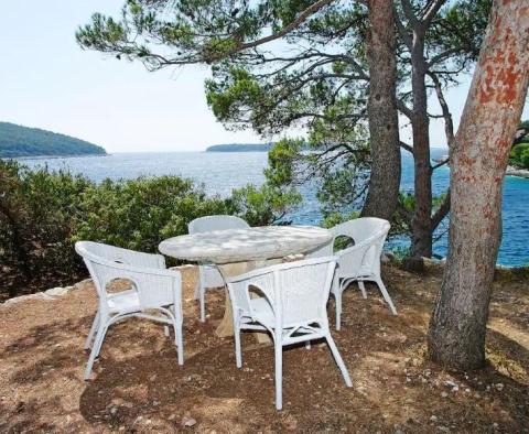 Villa au bord de l'eau à vendre sur l'île de Korcula, avec une vue fascinante sur la mer 