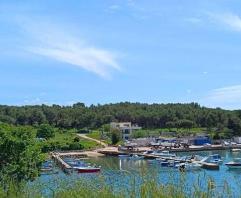 Vynikající nová ultramoderní vila na pobřeží v Medulinu, přímo naproti jachtařským molům - pic 2