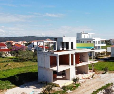Villa de luxe au premier rang de la mer en construction dans la région de Zadar - pic 4