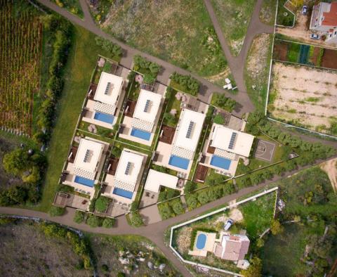 Комплекс урбанизированных земельных участков с проектом и разрешением на строительство 6 вилл класса люкс - фото 3