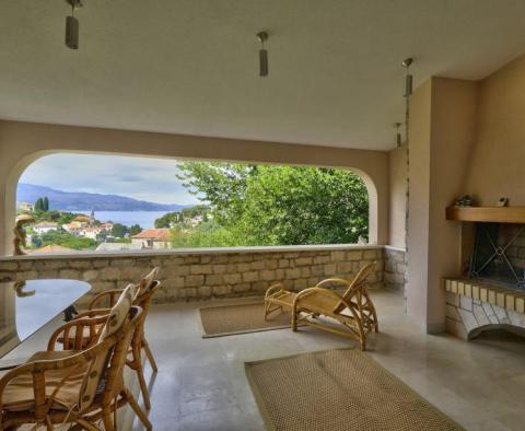 Villa zum Verkauf auf der Insel Brac, Splitska - foto 15
