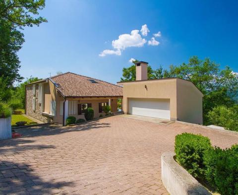 Moderně řešená vila s bazénem na velké zahradě v oblasti Buzet - pic 9