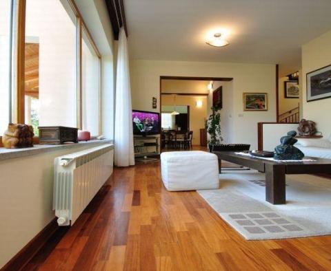 Moderně řešená vila s bazénem na velké zahradě v oblasti Buzet - pic 13