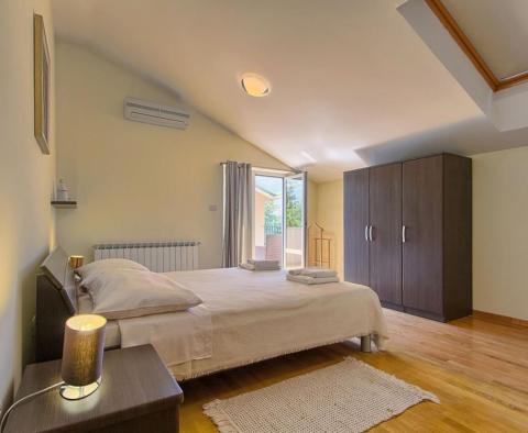 Moderně řešená vila s bazénem na velké zahradě v oblasti Buzet - pic 18