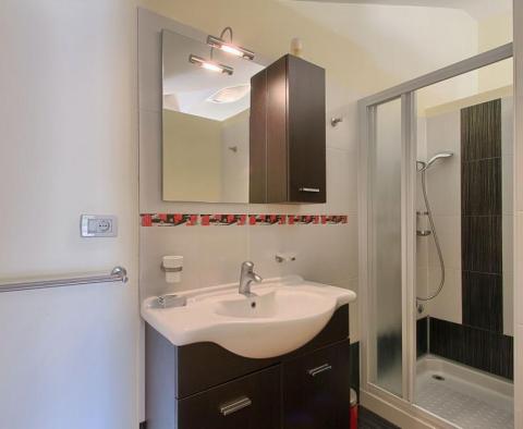 Moderně řešená vila s bazénem na velké zahradě v oblasti Buzet - pic 26