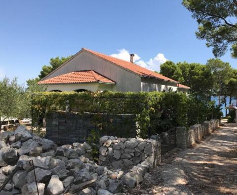 Okouzlující kamenná vila přímo u moře na ostrově Mrac, oblast Milna - pic 2