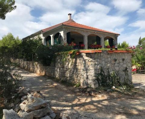 Charming stone villa right by the sea on Brac island - pic 5