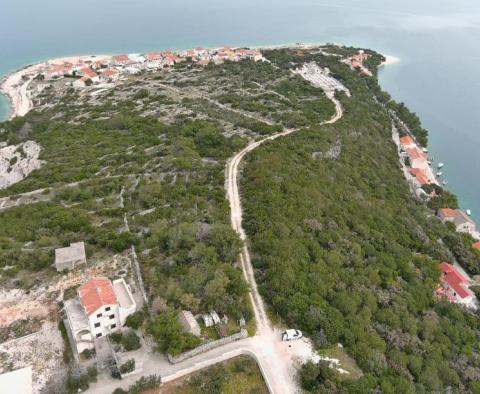 Městský pozemek na prodej v Povlja, ostrov Brač, pouhých 200 metrů od moře - pic 10