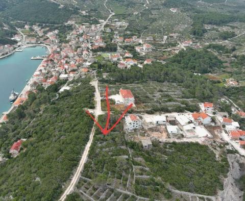 Městský pozemek na prodej v Povlja, ostrov Brač, pouhých 200 metrů od moře - pic 16