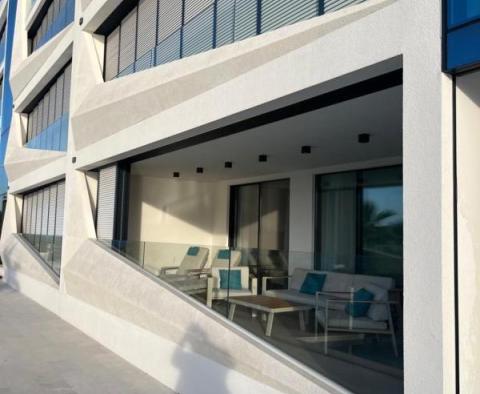 Luxus apartman az első sorban a tenger mellett Zadar közelében, a rezidenciában, medencével a tengerre néz - pic 5