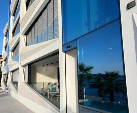 Luxus apartman az első sorban a tenger mellett Zadar közelében, a rezidenciában, medencével a tengerre néz - pic 17