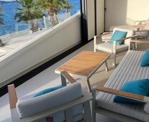 Luxus apartman az első sorban a tenger mellett Zadar közelében, a rezidenciában, medencével a tengerre néz - pic 4