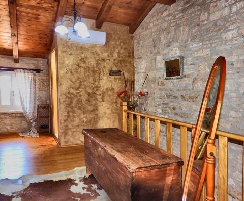 Vila v tradičním stylu s bazénem v Svetvinčenat - pic 40